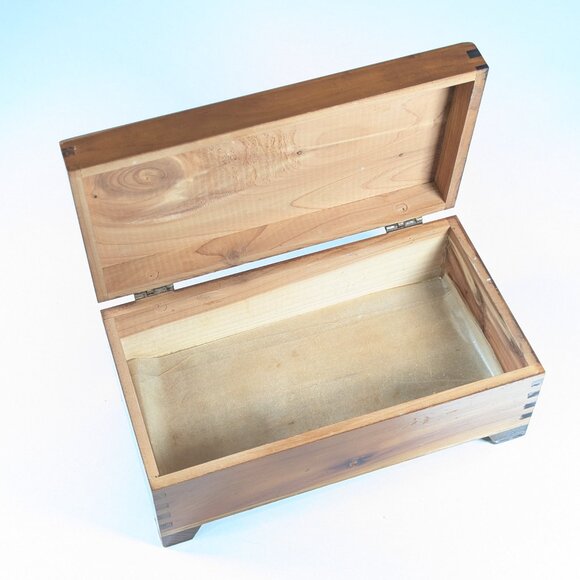 Vintage 1940s wooden desk storage box with Terrier Dog on lid, cigar storage box - Picture 9 of 12